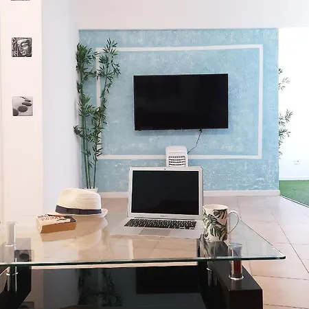 Apartment Fantastic In The First Line Of The Sea, Wifi Free